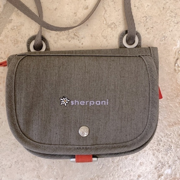 Sherpani Handbags - Sherpani Uno Crossbody Purse Small Front Flap Zip Closure Green Nylon Canvas